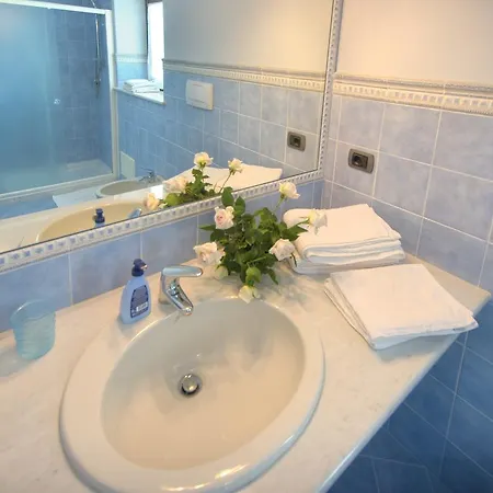 ゲストハウス Velia Mare